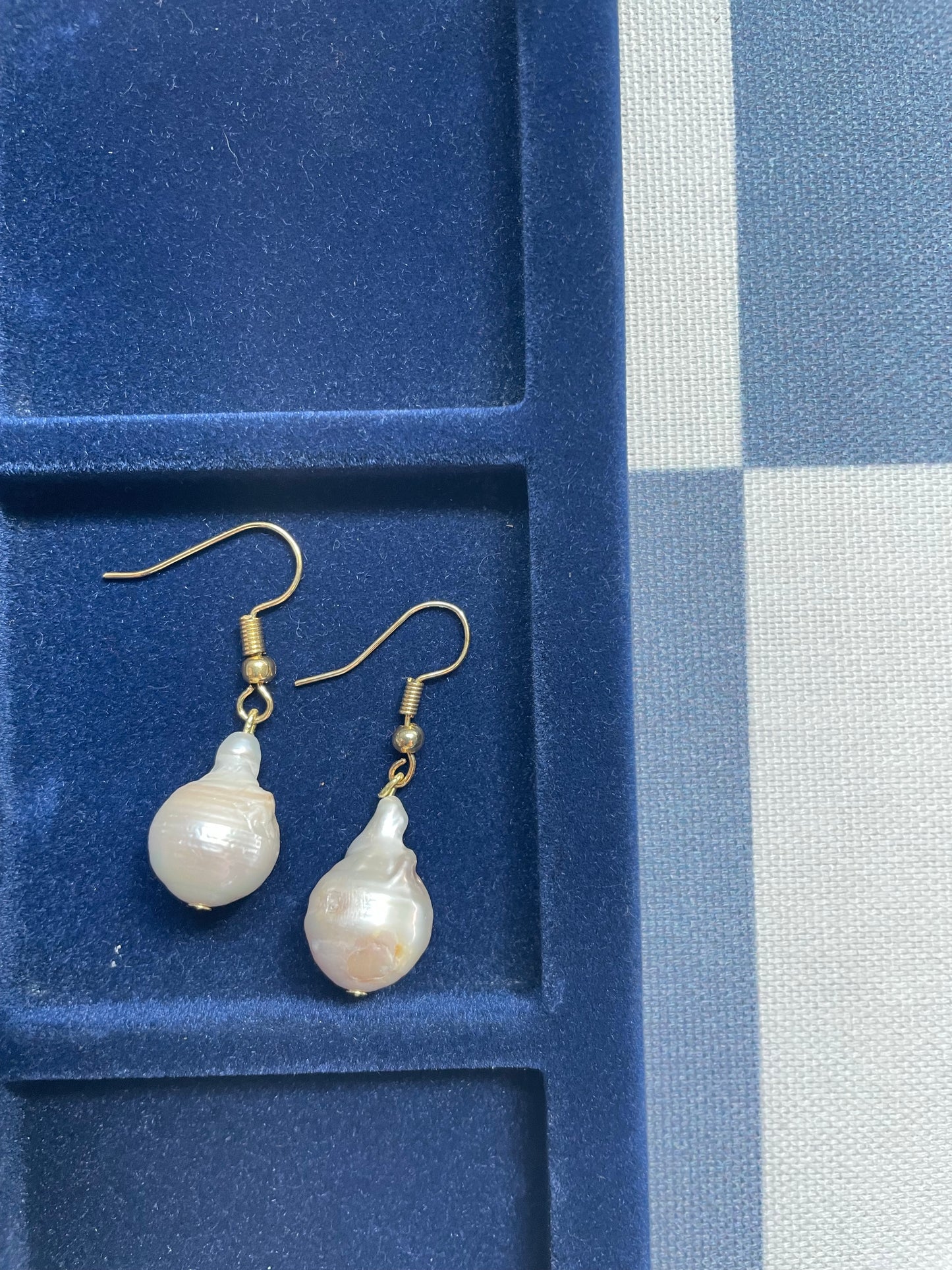 Mona Pearl Earrings
